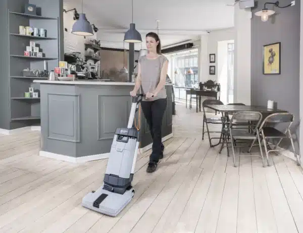 Lavadora de pisos NILFISK SC100 E 220V - Imagen 4